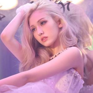 日本巨乳人妖射精视频
